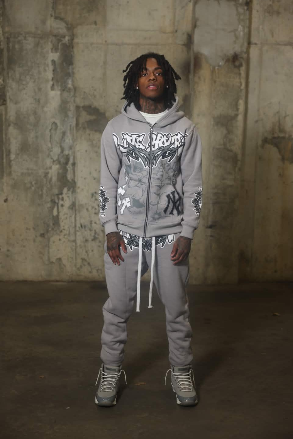 LIVEYOURS GREY ZIPUP SET